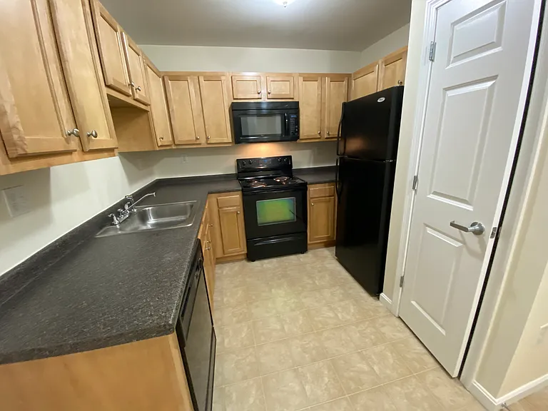 Redstone Apartments — Photo 23