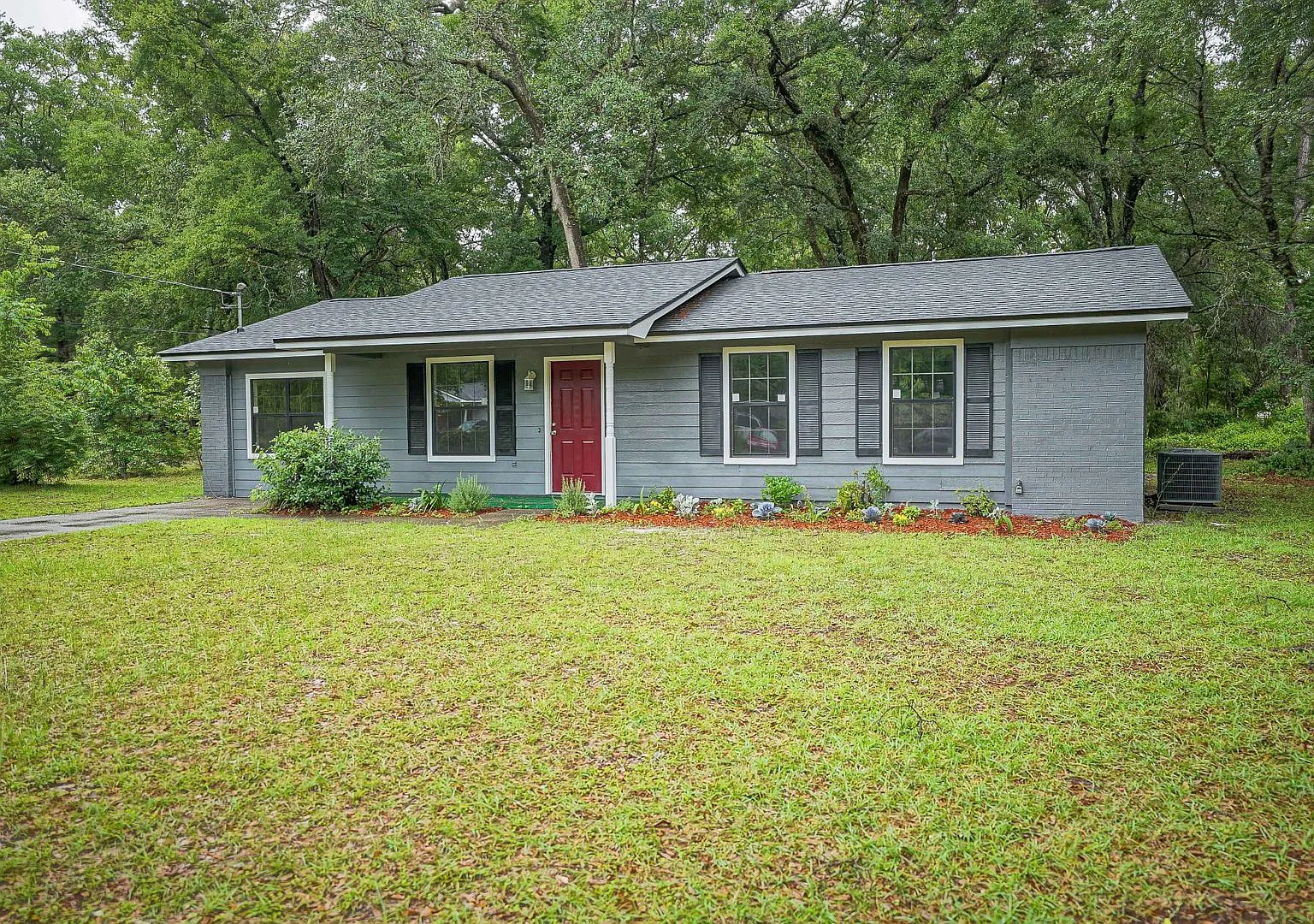 4/2 Single Family Home — Photo 1