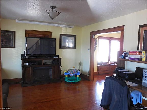 3rd image of 2321 E 31st St