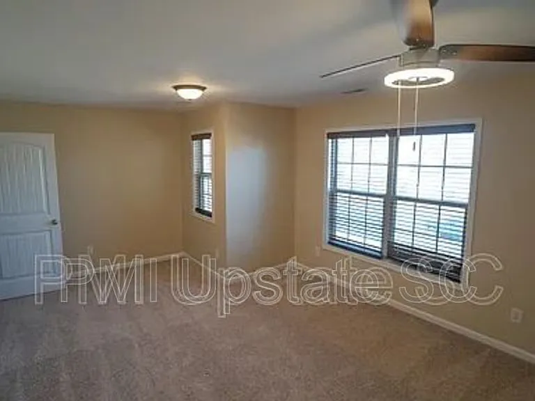 218 Marefair Ln — Photo 3