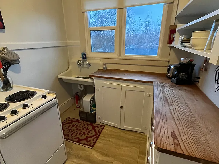 856 E Carter St #4 — Photo 4