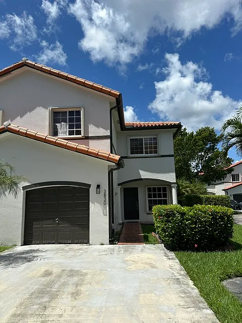 3 bed, 2.5 bath, 1501 sqft, $3,300 — Photo 2