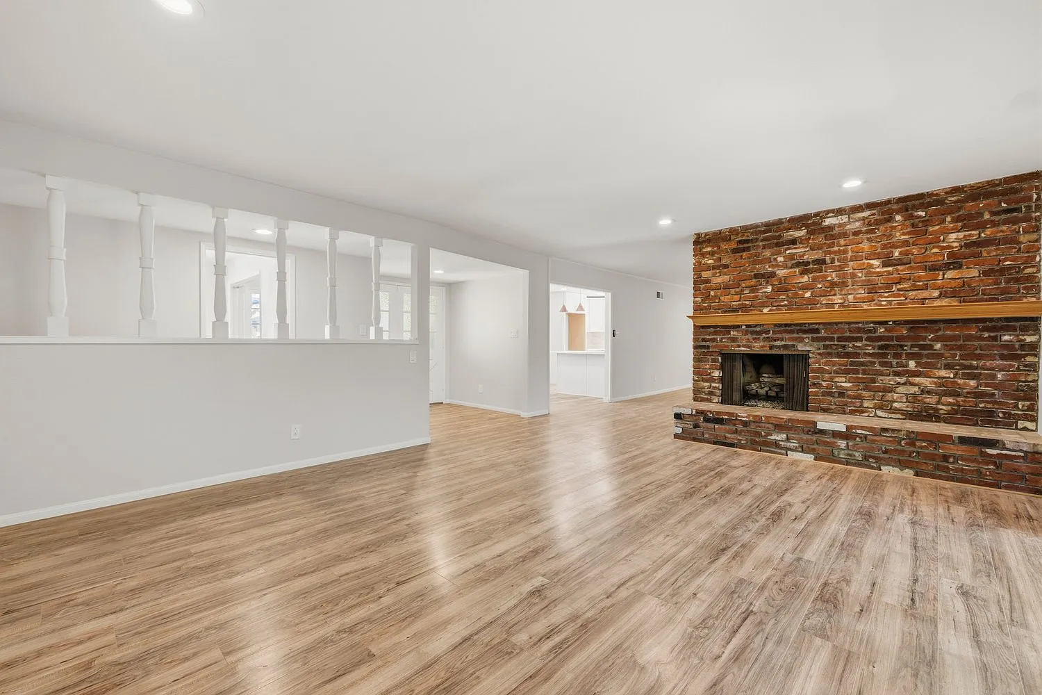 4 bed, 2.5 bath, 2300 sqft, $5,295 — Photo 2