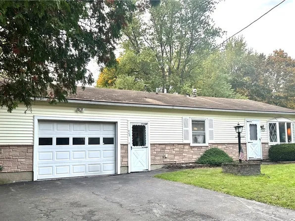 409 Woodburne Dr, Utica, NY 13502