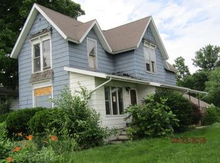 132 Seymour St, Sharon, WI 53585
