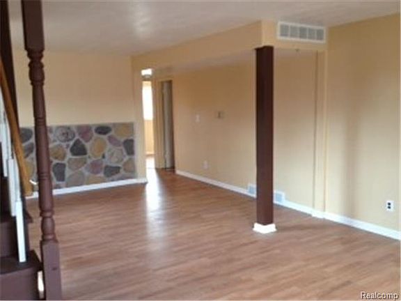 5th image of 25539 Carlysle St