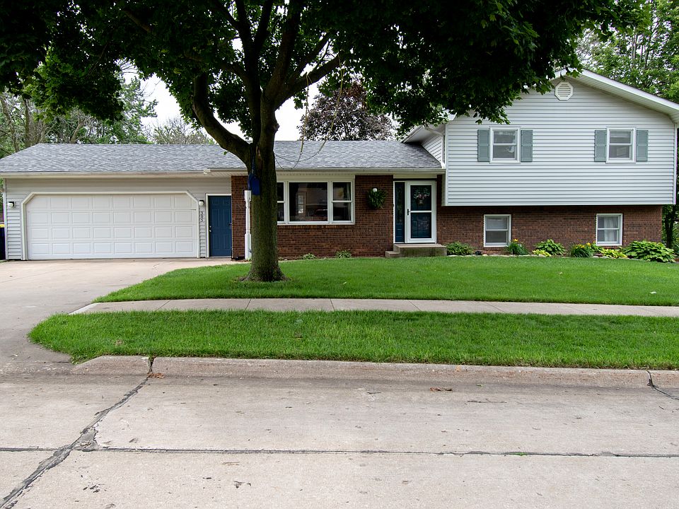 Front view of home
