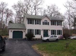 105 Colette Ct, Dingmans Ferry, PA 18328
