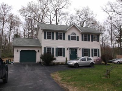 105 Colette Ct, Dingmans Ferry, PA, 18328