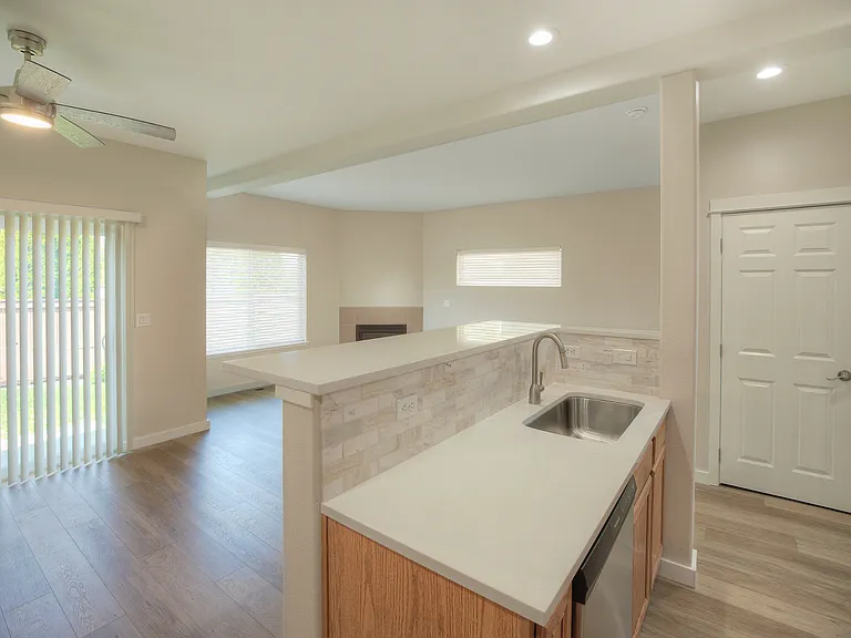 137 SW Cascade Mountain Ct — Photo 11