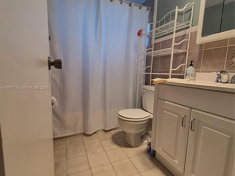 415 NE 2nd St #202 — Photo 4