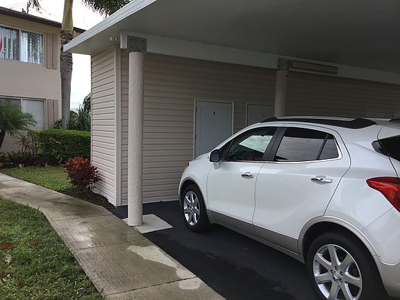 3rd image of 111 Palm Dr APT 5