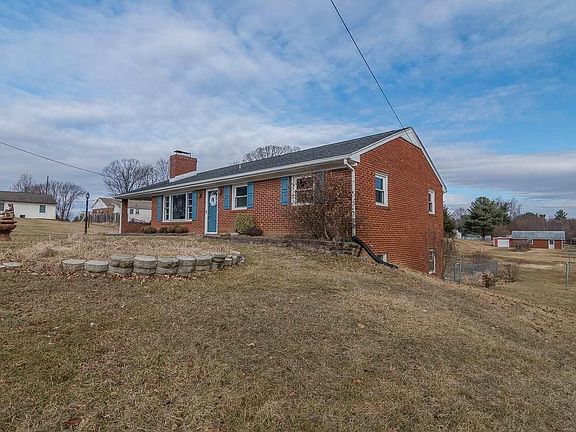 3rd image of 110 Cambridge Dr