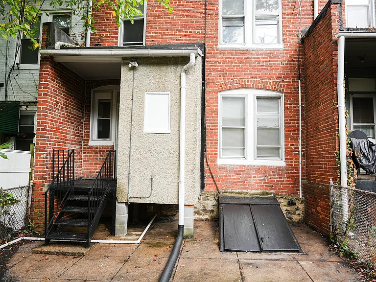 3221 Belmont Ave — Photo 6