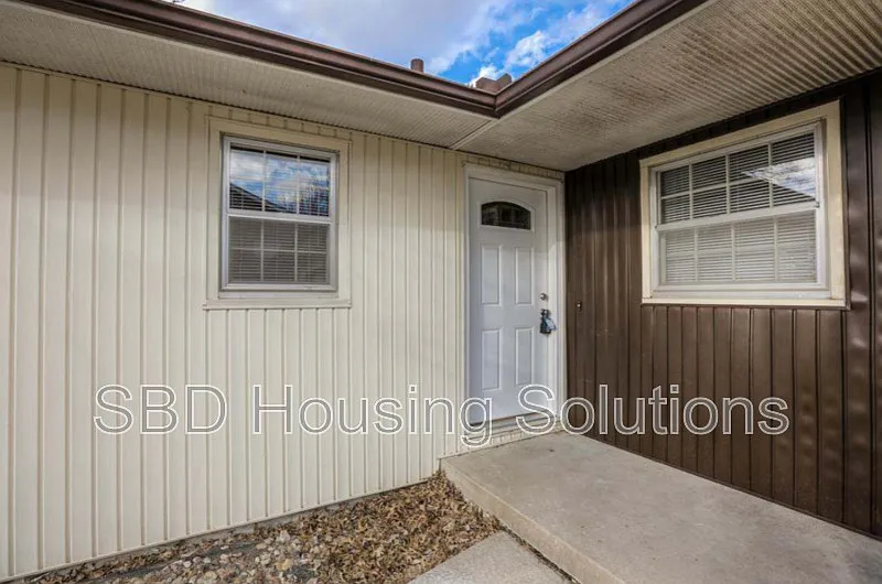 4 bed, 2.0 bath, $1,699 — Photo 2