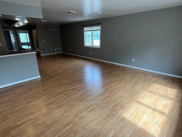 350 Boyers Ave #105 — Photo 3