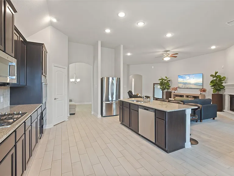 24727 Horsetooth Dr — Photo 4