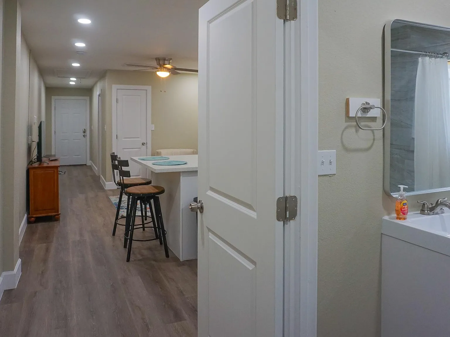 1 bed, 1.0 bath, 609 sqft, $1,600 — Photo 4