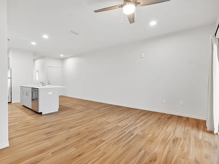 Legacy Oaks Apartment Homes — Photo 11