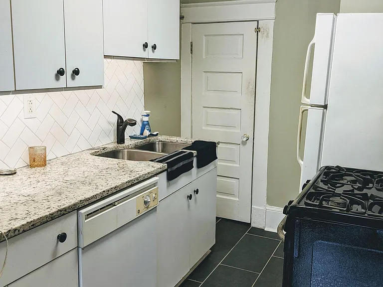 711 E McBee Ave #10 — Photo 7