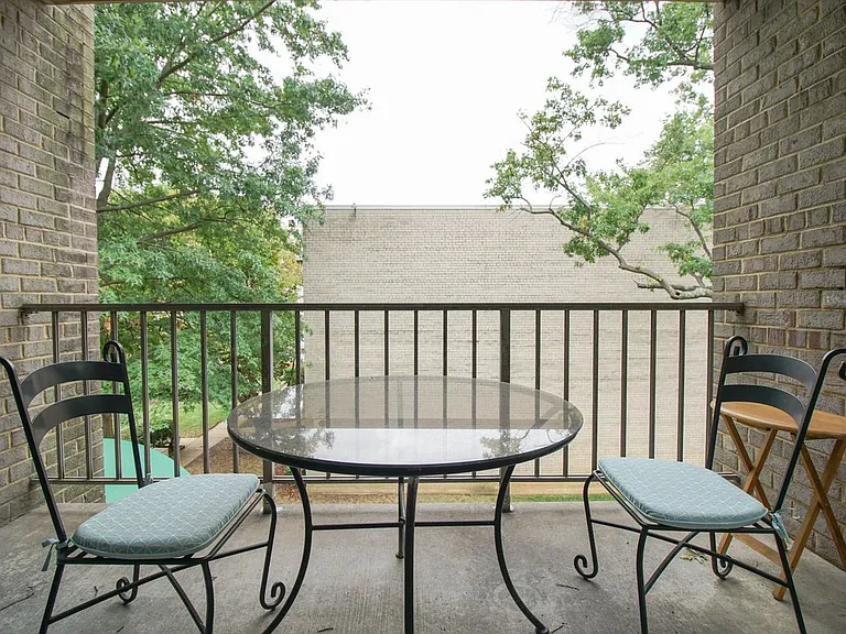 6 Canterbury Sq #301B — Photo 24