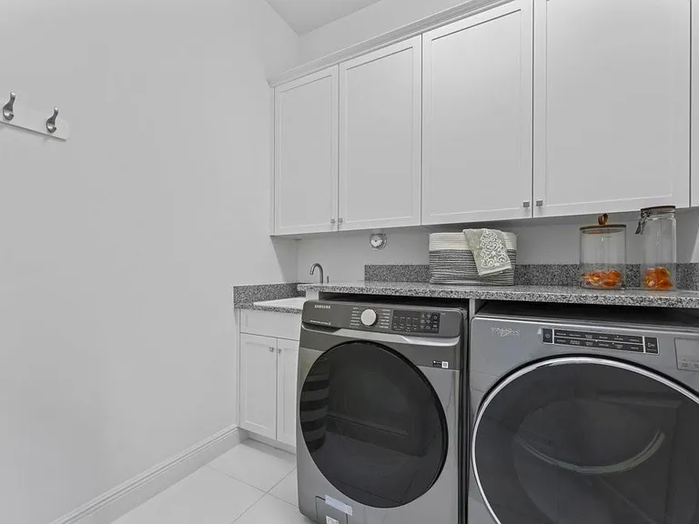 6990 NW 27th Ave — Photo 29