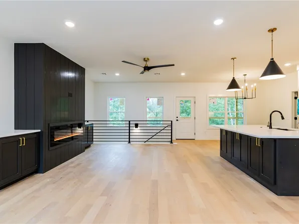 4 Lauder Cir, Bella Vista, AR 72715