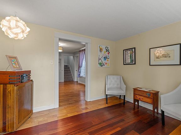 5th image of 822 Laurel St