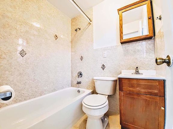 4th image of 780 Waring Ave APT 1