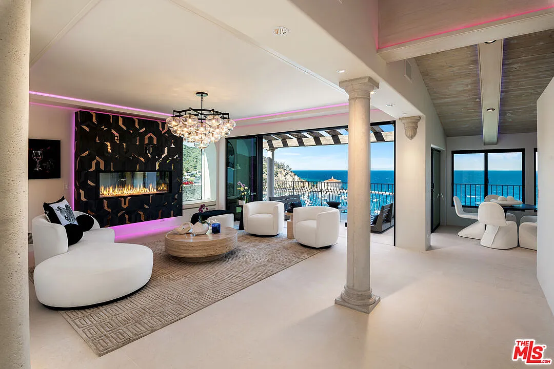 5 bed, 5.5 bath, 4400 sqft, $50,000 — Photo 4