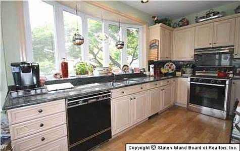 4th image of 84 Shelley Ave