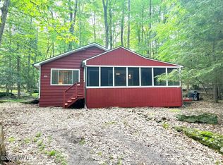 105 Chestnut Dr, Greentown, PA 18426