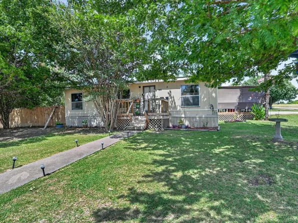 1103 Burnett Blvd, Alvarado, TX 76009