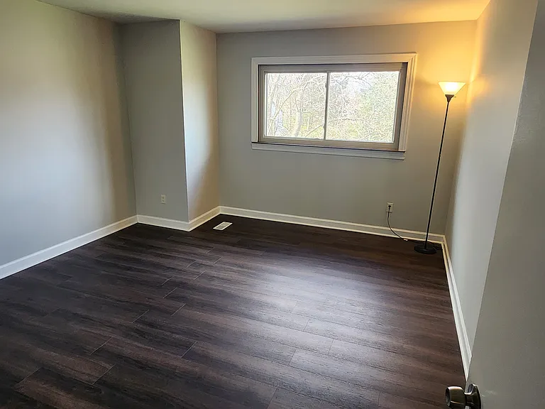 318 Old Spring Ct — Photo 13