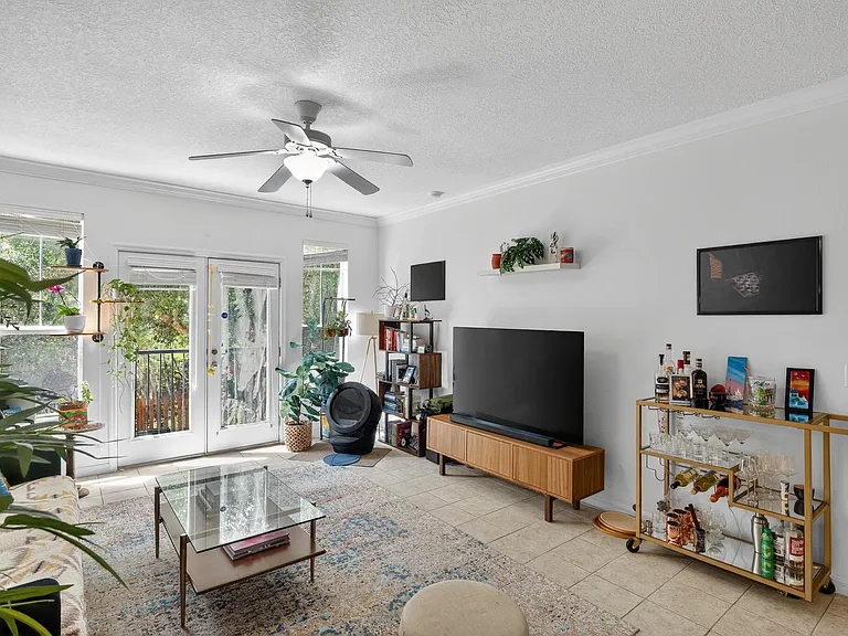 1185 SW 9th Rd #212 — Photo 3