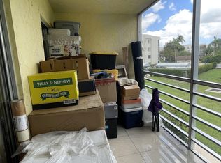 3186 Via Poinciana APT 213, Lake Worth, FL 33467