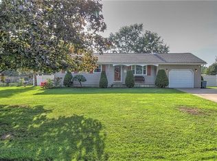 142 Hickory View Dr, New Castle, PA 16102