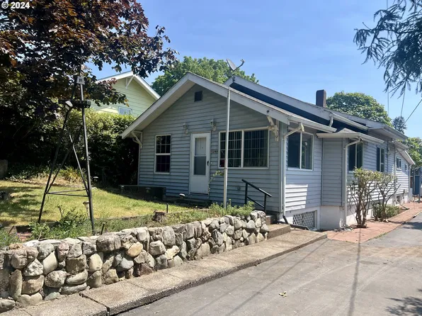 1244 S 11th St, Coos Bay, OR 97420