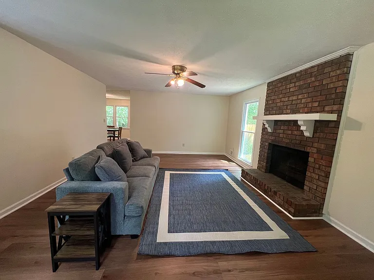 2410 Hillboro Cir SW — Photo 10