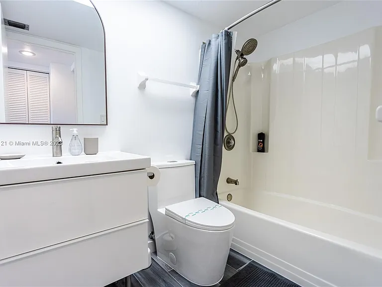 500 N Francisco St #234 — Photo 7