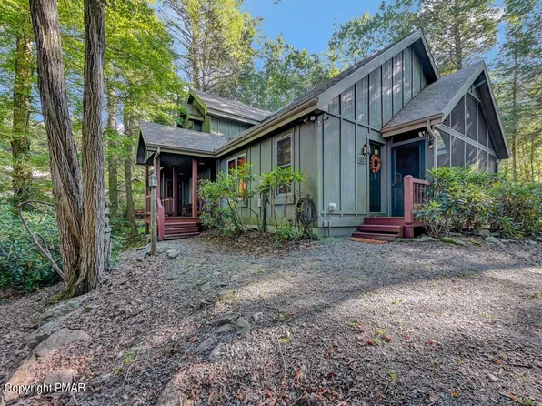 109 Mooncreek Ln, Pocono Pines, PA 18350