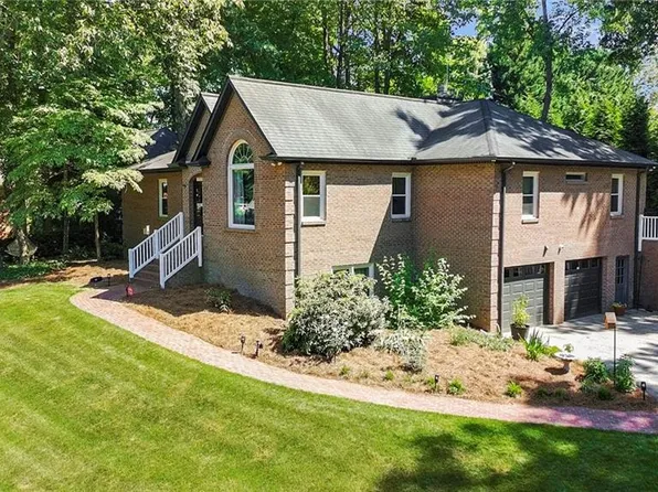 200 Worthland Ct, Winston Salem, NC 27103