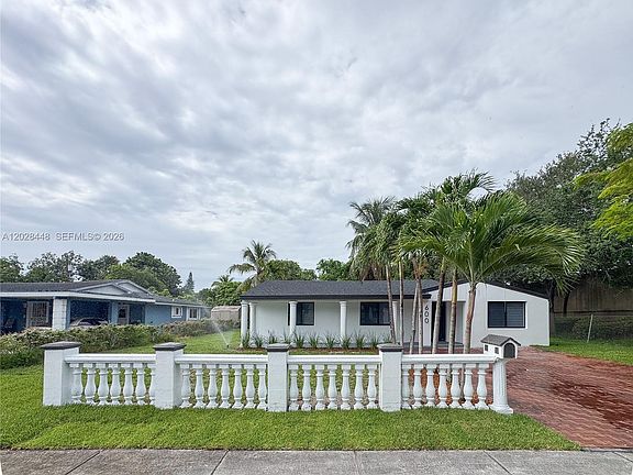 3rd image of 600 NW 108th Ter