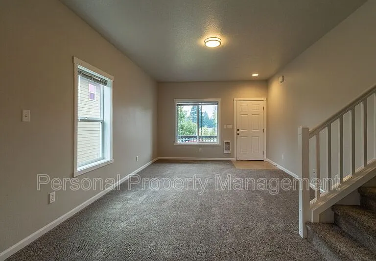 5010 NE 29th Ave — Photo 3
