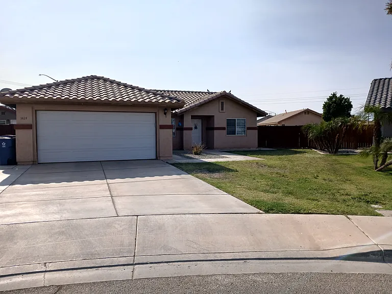 1424 Harding Ct — Photo 1
