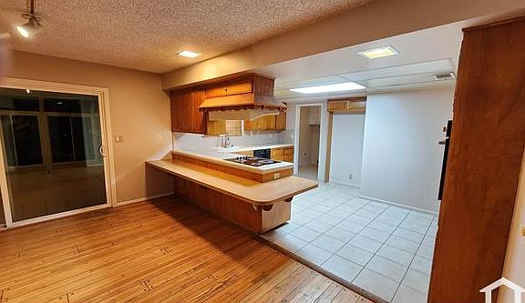 3rd image of 613 S Vecino Dr