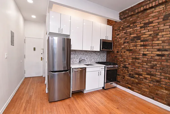 Rented by Ledvech Group | media 3