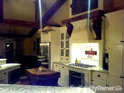 Rustic Lakeside, Open Gourmet Kitchen : This home features beautiful open kitchen area with massive 