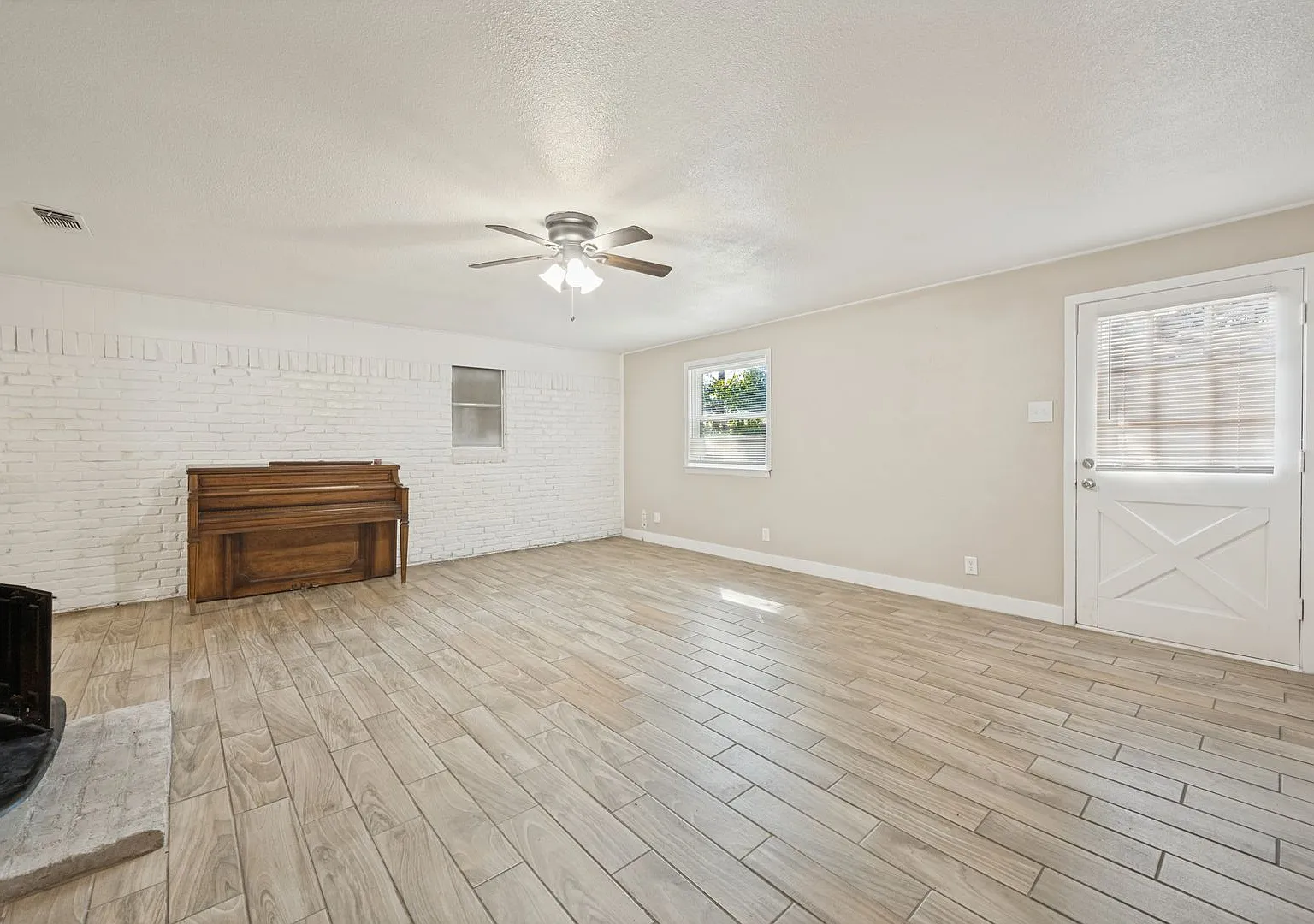 Spacious & Move-In Ready: Charming 4-Bedroom Home in Grand Prairie! — Photo 3