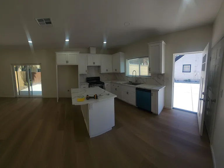 550-554 556 Foothill Blvd — Photo 66